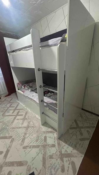 Двух яростный кровать