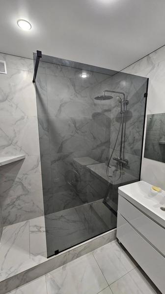 Продам душевую перегородку из закаленого стекла