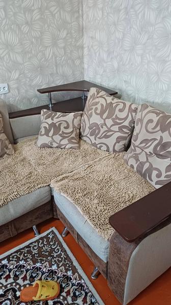 Угловой диван .