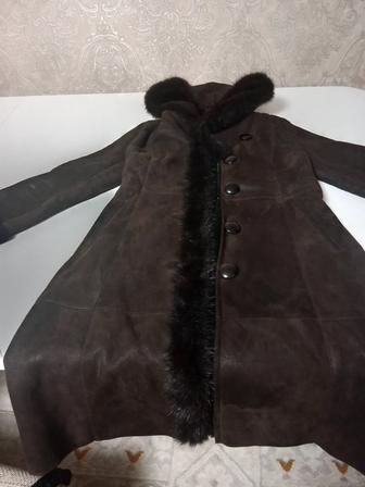 Продам дубленку женскую.