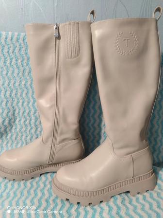 Продам зимние бежевые сапоги размер 40