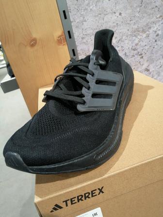 Продам Adidas ultraboost Total Black