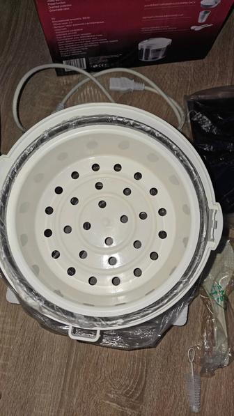 Мультиварка Redmond- 3 литра. б/у в отличном состоянии