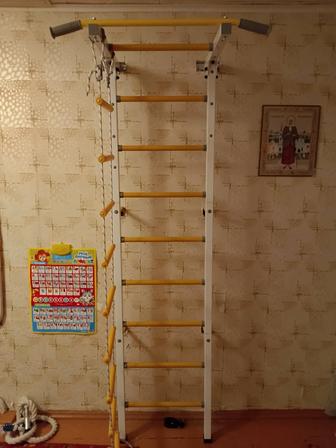 Продам детскую спортивную стенку турник