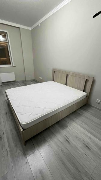 Продам кровать с матрасом