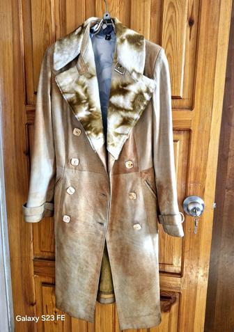 Продам кожаный плащ фирменный,44 размер