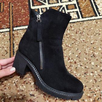 Продам женские ботинки зимние