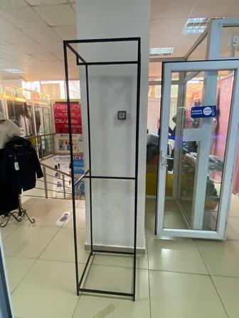 Стеллаж для вещей железные, хорошего качества 3 штук