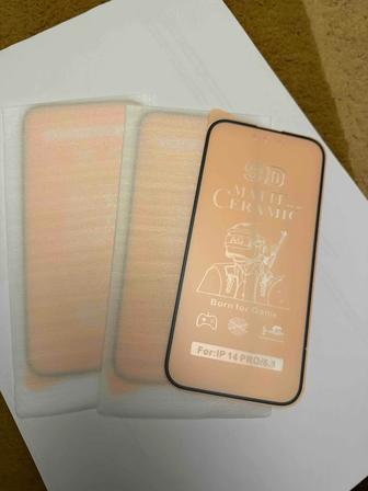 Защитное стекло iPhone 14 pro