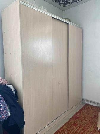 Продам срочно шкаф