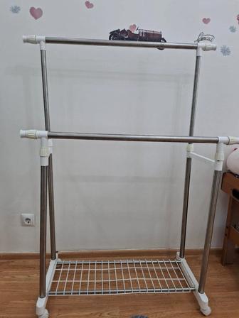 Напольная вешалка для вещей