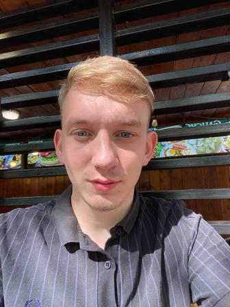 Официант кальяный мастер Ранер