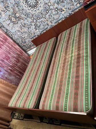 Продам две кровати и два матраса