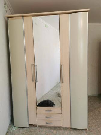Продам два шифоньера