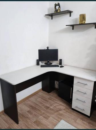 Продам компьютерный стол