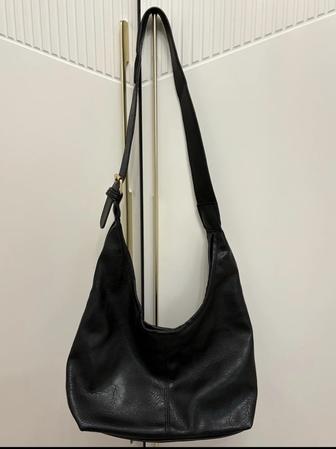 Черная сумка через плечо