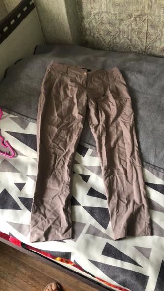 Бежевые светлые брюки