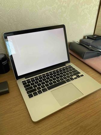 Macbook Pro 13 / Core i5 / SSD 512GB / ОЗУ 8 ГБ / зарядка