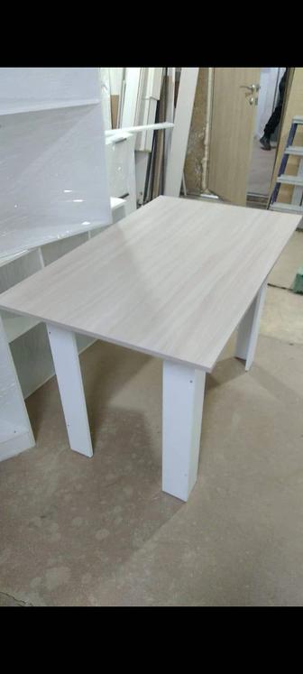 Стол обеденный