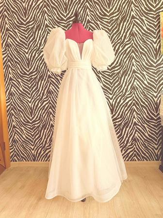 Свадебное платье айвори, дизайнер Светлана Зайцева, 42 размер, с разрезом