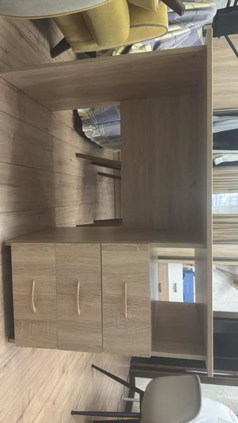 Продается стол письменный с тумбой