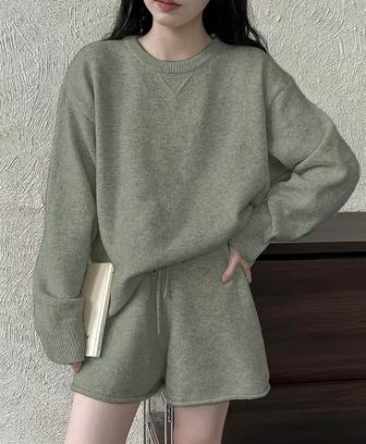 Продам теплую двойку с шортами