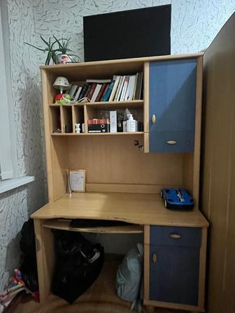 Отдам кровать,стол