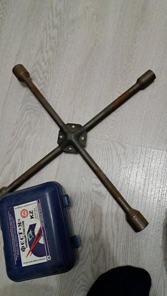 Ключ крестовый баллонный