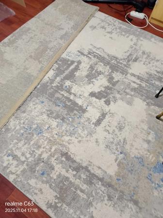 Срочно продам ковер белый