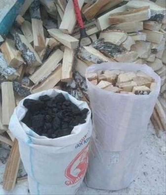 Уголь и дрова в мешках