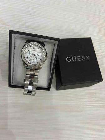 Часы GUESS