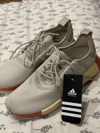 Кроссовки Adidas новые