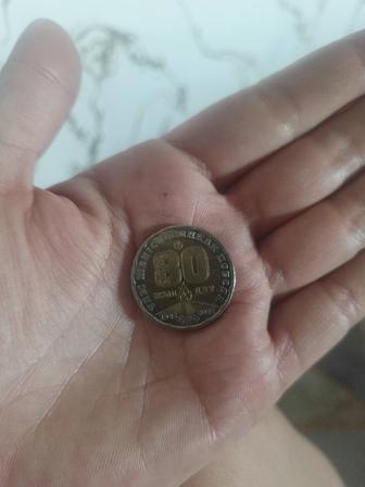 Продам монету 200 тг 80лет победы