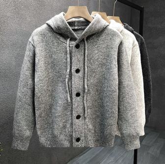 Жылы трикотаж кофта (капюшонды)
Тығыз, жұмсақ материал
Алды түймелі,