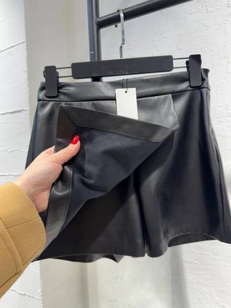 Кожаная юбка-шорты