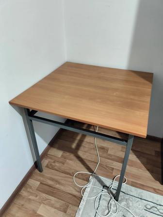 Стол кухонный