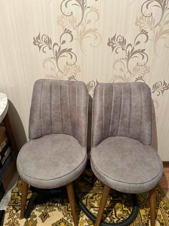 Кухонный стол и стулья