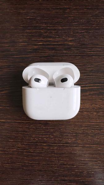 Продам наушники AirPods 3