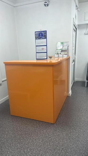 Продается стол для ресепшена