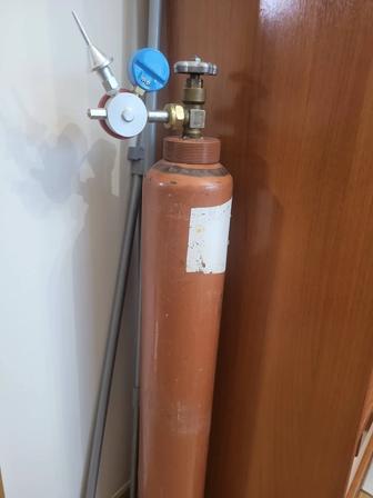 Продам гелиевый баллон с редуктором (пустой) самовывоз