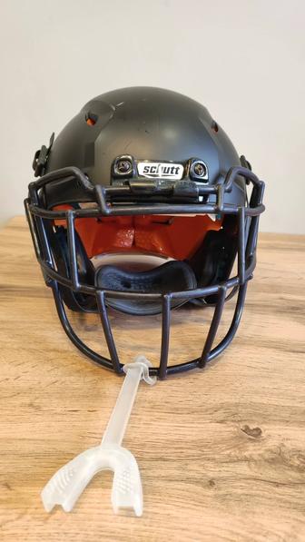 б/у шлем для американского футбола SCHUTT