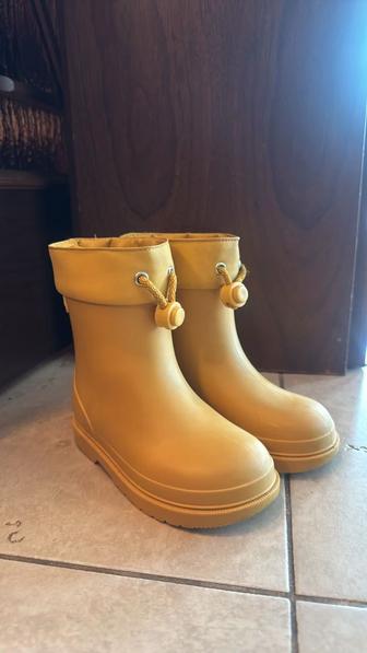 Детские резиновые сапоги