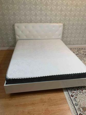 Продам двухспальный кровать вместе со шкафом