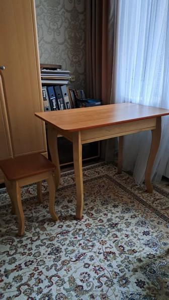 Продам стол и 2 стула в отличном состоянии