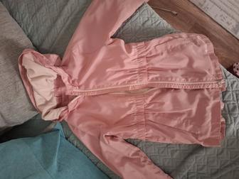 Разгрузка гардероба куртки, ветровки