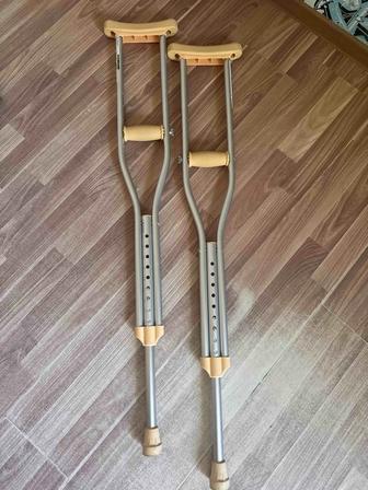 Продам б/у костыли детские