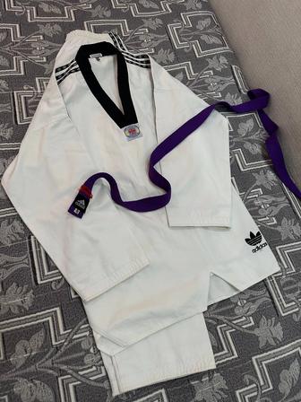 Кимоно для тхэквондо и фиолетовый пояс, Корея