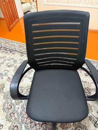 Офисный кресло