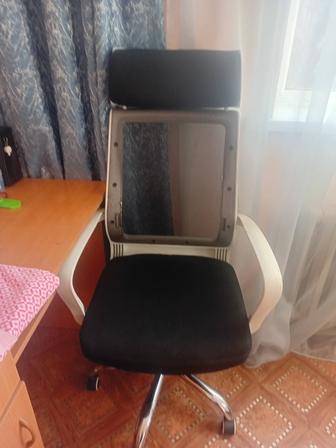 Продам стол и кресло для офиса