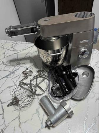 Продам кухонный комбайн Kenwood Chef XL с насадками